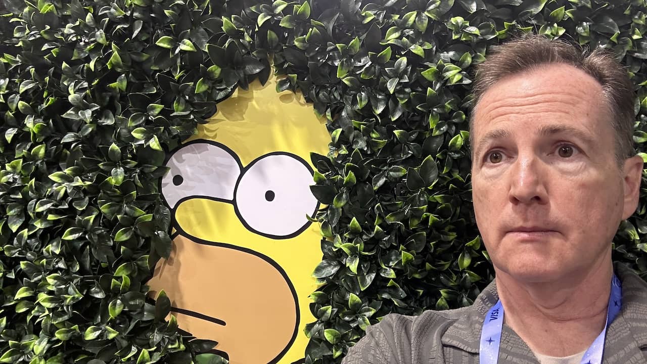 Homer in the hedge meme