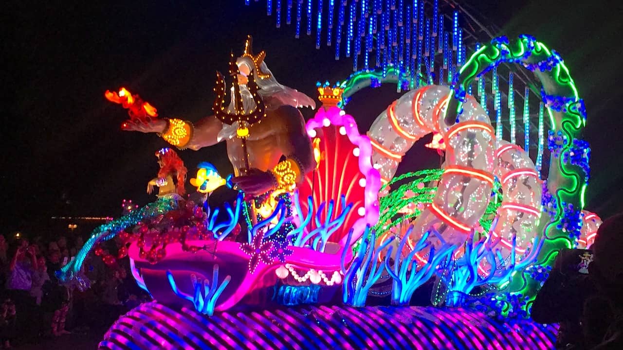 The Little Mermaid float in Disney's Paint the Night parade