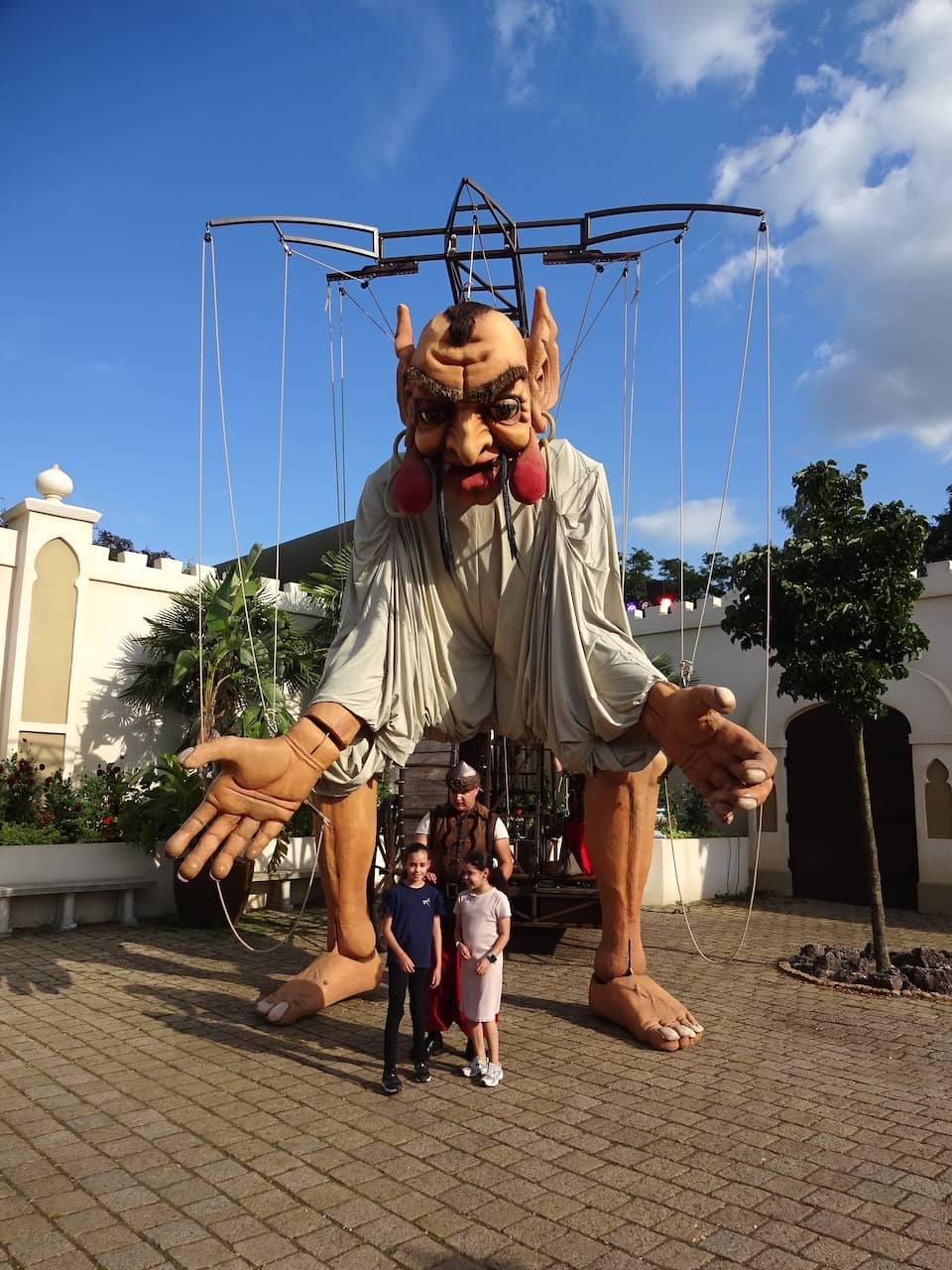 Giant puppet