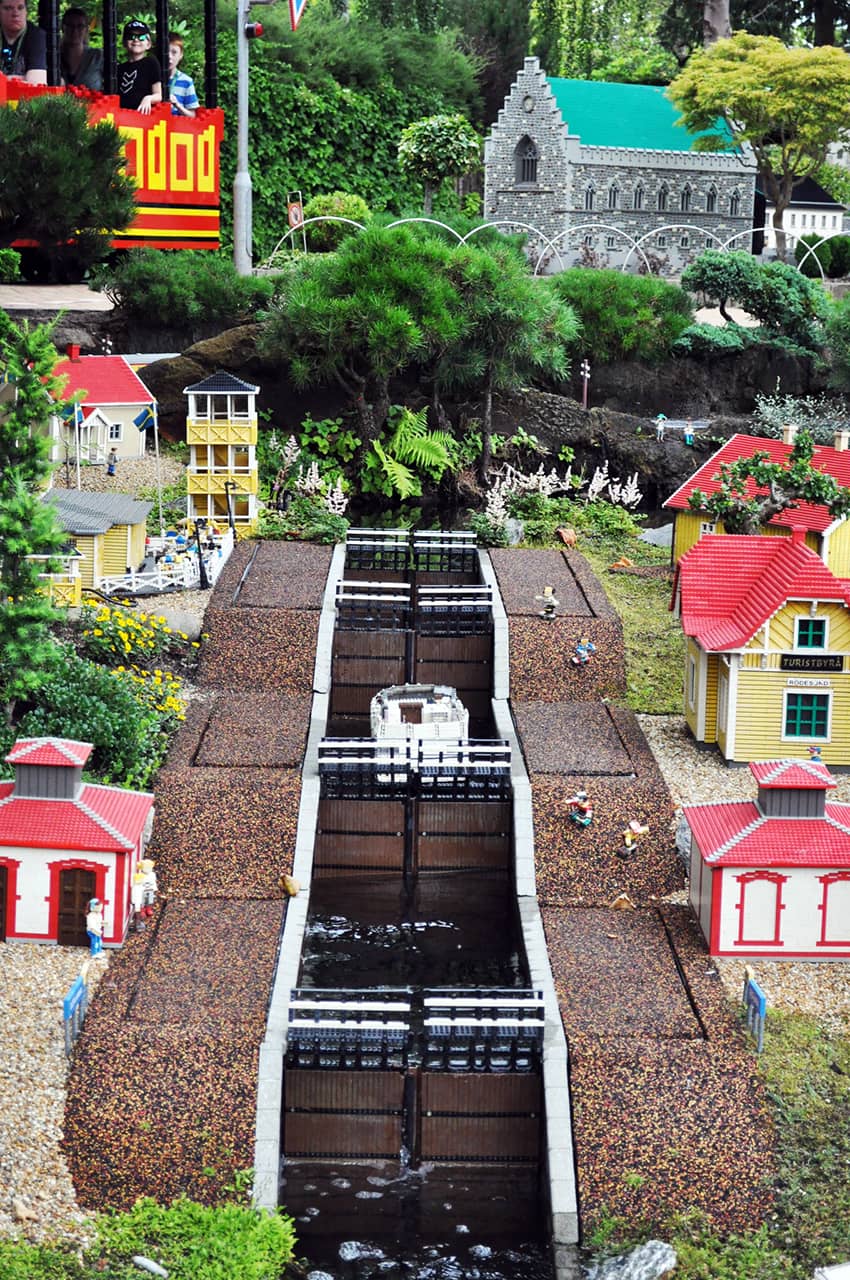 Lego canal locks