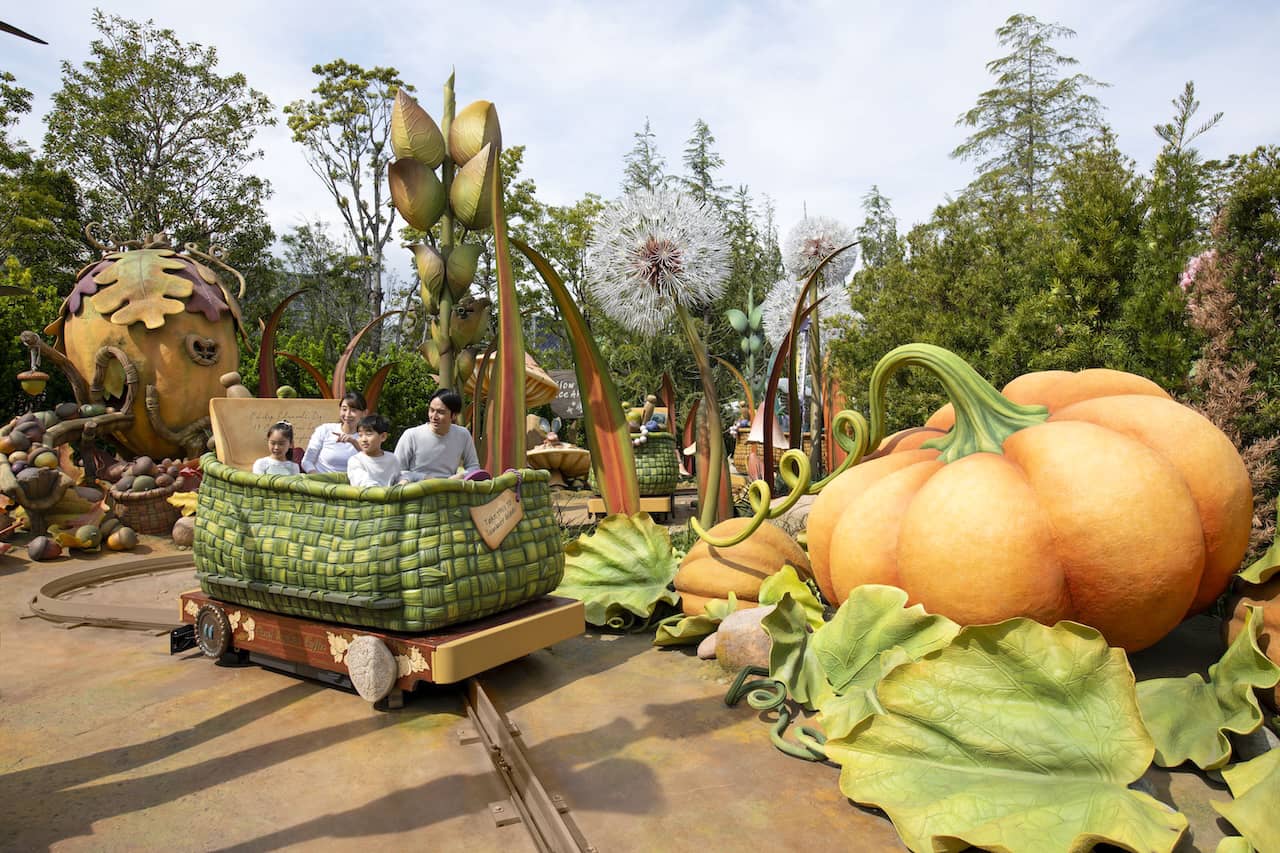 On Fairy Tinker Bell's Busy Buggies