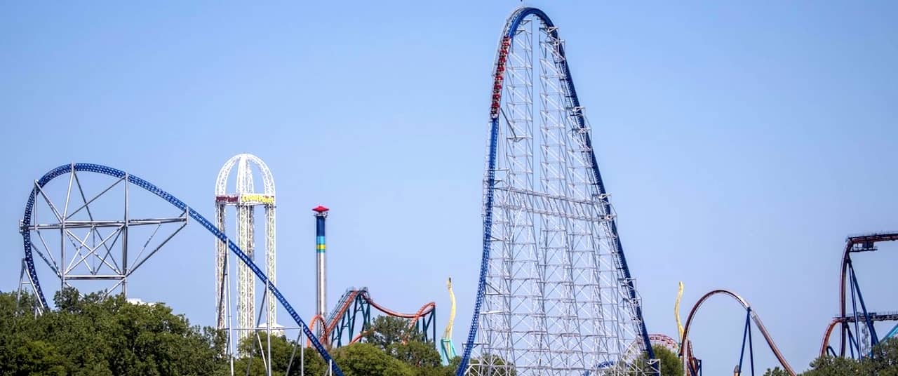 Six Flags to offer chain-wide annual pass next year