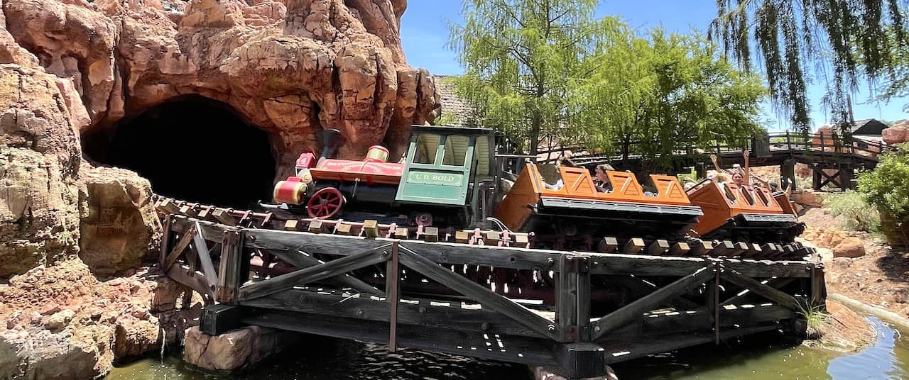 10 things you should never do at a theme park