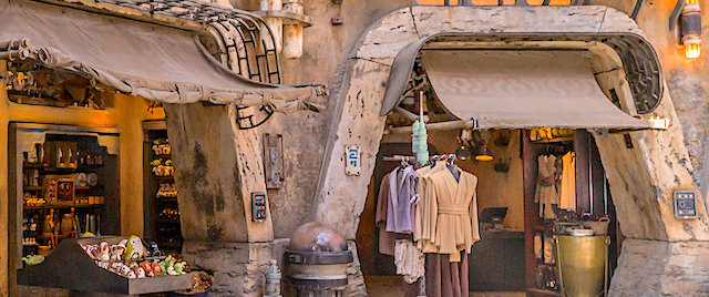 Disney looks to sell experiences, as well as stuff, in its Star Wars land