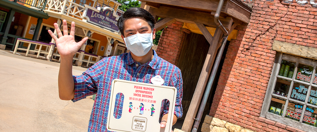 Hong Kong Disneyland Welcomes Back the Public