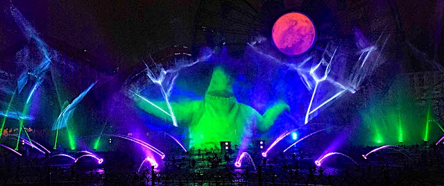 Disneyland Calls off its Halloween Party for 2020