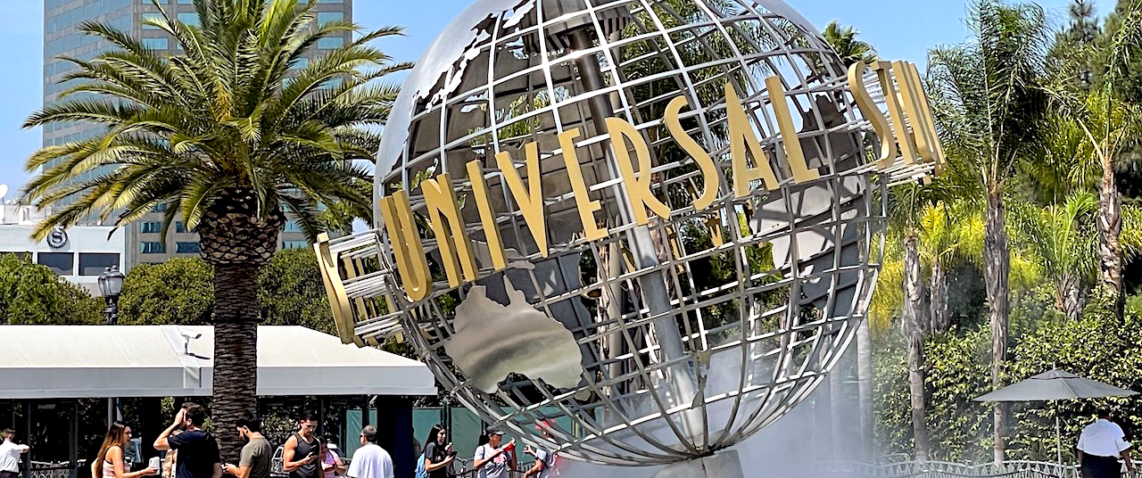Vaccine Requirements Proposed for Universal Studios, Six Flags