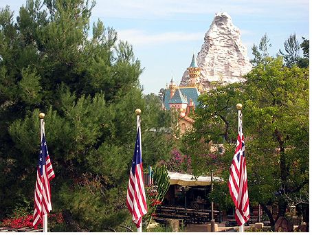 Disneyland photo, from ThemeParkInsider.com