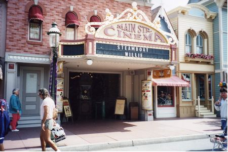 Disneyland photo, from ThemeParkInsider.com