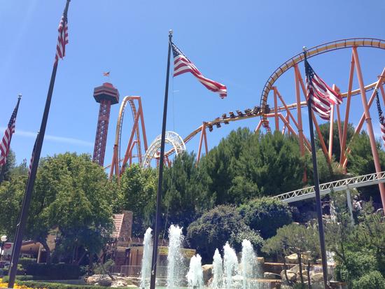 Six Flags Magic Mountain photo, from ThemeParkInsider.com