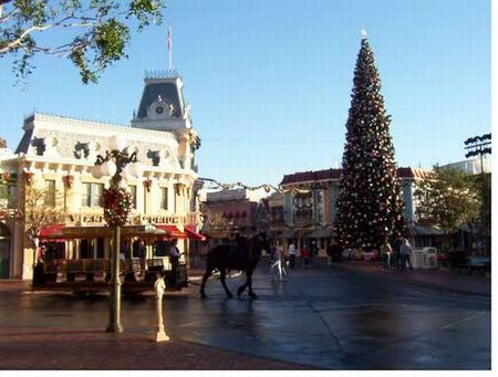 Disneyland photo, from ThemeParkInsider.com