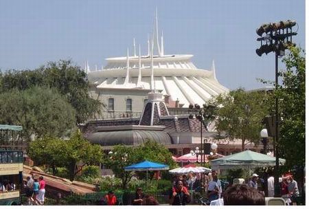 Disneyland photo, from ThemeParkInsider.com